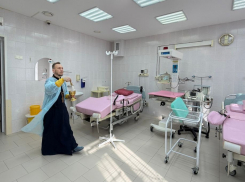 Волгоградский роддом окропили святой водой после ремонта