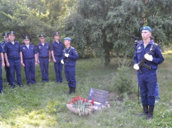 В Камышине тайно установили мемориальный камень погибшему в Сирии офицеру