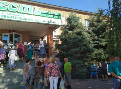 Руководитель КПК «Честь» в Камышине обещает все рассказать пайщикам через неделю