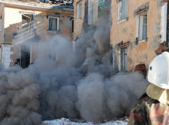 На юге Волгограда из горящей девятиэтажки эвакуировали жильцов