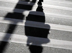 На юге Волгограда неосвещенная «зебра» стала ловушкой для пешеходов