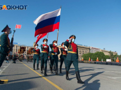 Дневной фейерверк в цветах триколора завершит Парад Победы в Волгограде
