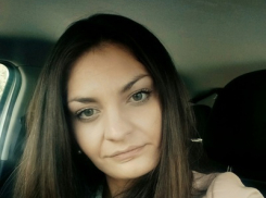 «Учителем года» в Волгоградской области стала жгучая красавица-брюнетка