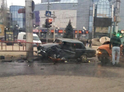 Виновником воскресного ДТП в Волгограде оказался водитель Porsche Cayenne