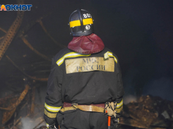 Отца с двумя детьми вытащили из горящего дома в Волгограде