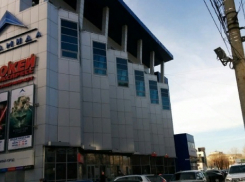 В Волгограде посетитель ТЦ разбился насмерть после падения с эскалатора