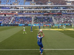 Матч Нигерия-Исландия проходит без участия знаменитой волгоградской мошки