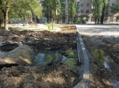 Благоустройство двора закончилось извержением фекалий в Волгограде: шок-видео 