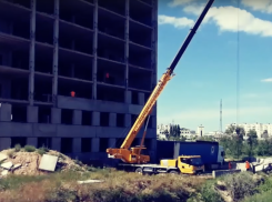 Тайный разбор больничного долгостроя в Камышине сняли на видео 