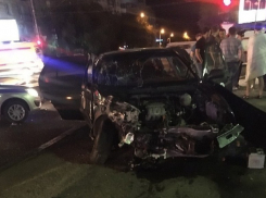 В центре Волгограда в страшной аварии пострадали два человека