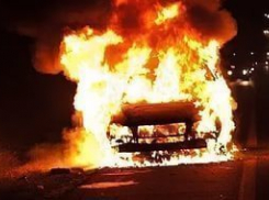 В Волгограде из-за короткого замыкания сгорели 3 автомобиля 