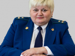Прекрасная волгоградская женщина и настоящий полковник принимает поздравления