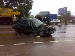 Водитель ВАЗ-2110 протаранил КамАЗ под Волгоградом