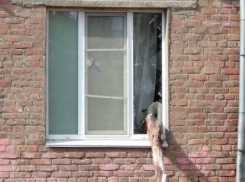 36-летняя женщина выпала с 5-го этажа на юге Волгограда