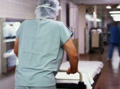 В Волжском следователи выясняют обстоятельства смерти мужчины в поликлинике 