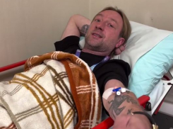 Нога как у слона: Евгений Плющенко загремел в турецкую больницу