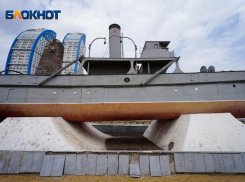 Чиновники объяснили, почему рядом с «Гасителем» в Волгограде висит указатель «Ремонт» и нет рабочих