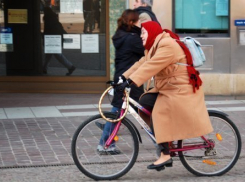 В Волгоградской области водитель на Daewoo наехал на 59-летнюю велосипедистку