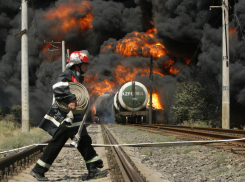 Под Волгоградом из-за пожара задержали 2 пассажирских состава