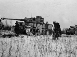 7 декабря 1942 года – под Сталинградом немцы впервые готовы ввести в бой батальон, оснащенный новейшими тяжелыми танками «тигр»
