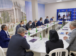 В Волгоградской области обсуждают строительство завода по производству труб и комплектующих за 300 миллионов рублей