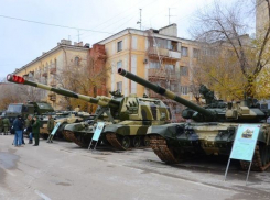 Военная техника выстроится в центре Волгограда 19 ноября