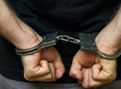 Под Волгоградом руководители УФСКН получали взятки от наркоторговца