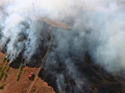 Бушевавший на западе Волгограда пожар сняли с высоты птичьего полета