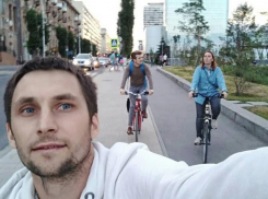 Гости из Стокгольма побоялись проехать на велосипедах по Нулевой Продольной в Волгограде 