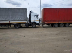 Многотонная фура сбила дальнобойщика в Волгоградской области и врезалась в «МАЗ»