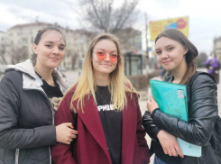 Студентка помогла вернуть многодетной волгоградке забытую папку с документами