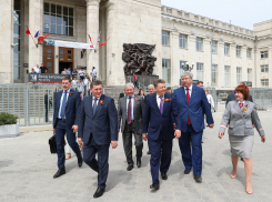 Глава Минтранса прогулялся с Андреем Бочаровым по центру города
