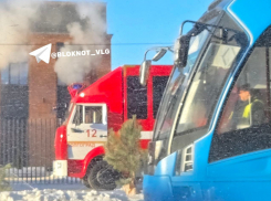 «Те самые бани» полыхали в Волгограде — видео