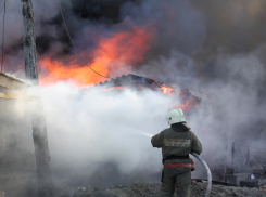 Под Волгоградом ранним утром в гараже сгорел Daewoo Nubira