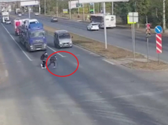 Сбитый 10-летний самокатчик в Волгограде остается в реанимации