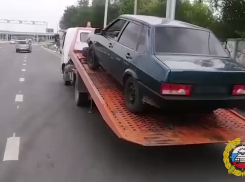 Рухлядь с дорог Волгограда десятками вывозят на штрафстоянки