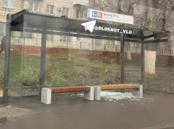 Стеклянный фарш на месте новой остановки оставили в Волгограде