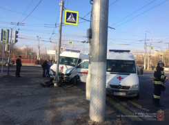 «Лада» протаранила несущуюся на вызов «скорую»: три волгоградца пострадали