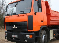 Мужчина на «семерке» врезался в грузовик МАЗ на западе Волгограда 