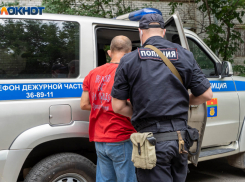 В Камышине женщина напала на полицейского при эвакуации школы