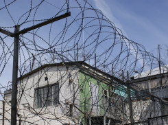 На заставившего подчиненных строить себе дом замначальника колонии под Камышином снова возбудили дело