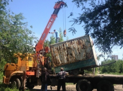 Незаконную стоянку на Штеменко в Волгограде снесли после жалоб жителей