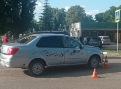 Водитель Datsun сбил на переходе коляску с годовалым ребенком в Урюпинске