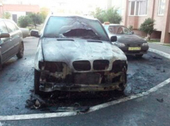 В Волгограде злоумышленники сожгли две иномарки