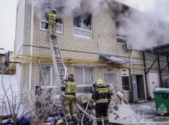 Появилось видео тушения пожара на ста квадратах в Волгограде