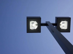 Mitsubishi протаранил столб под Волгоградом: погибла пассажирка, два человека в больнице 