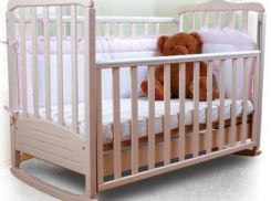 В Волгограде 9-месячный малыш едва не удушился от веревки на соске