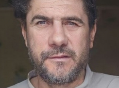 Голубоглазого брюнета четвертый месяц ищут в Волгограде