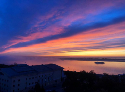 Как в фантастическом фильме: горожане засняли на фото утренний Волгоград