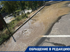 «Так и хлещет»: впечатляющий потоп сняли на видео в Волгограде